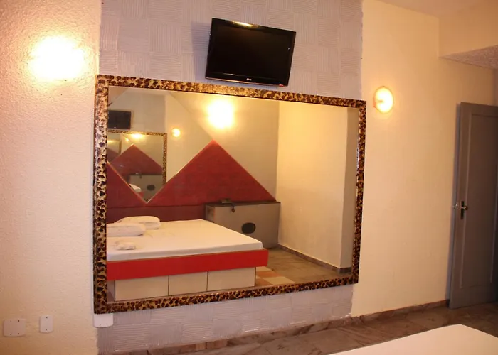 Shelton Hotel (Adults Only)